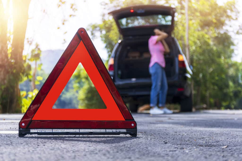 How To Handle An Emergency Roadside Stop USA Automotive